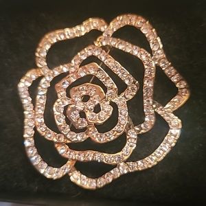 Gold rhinestones rose brooch. NWOT